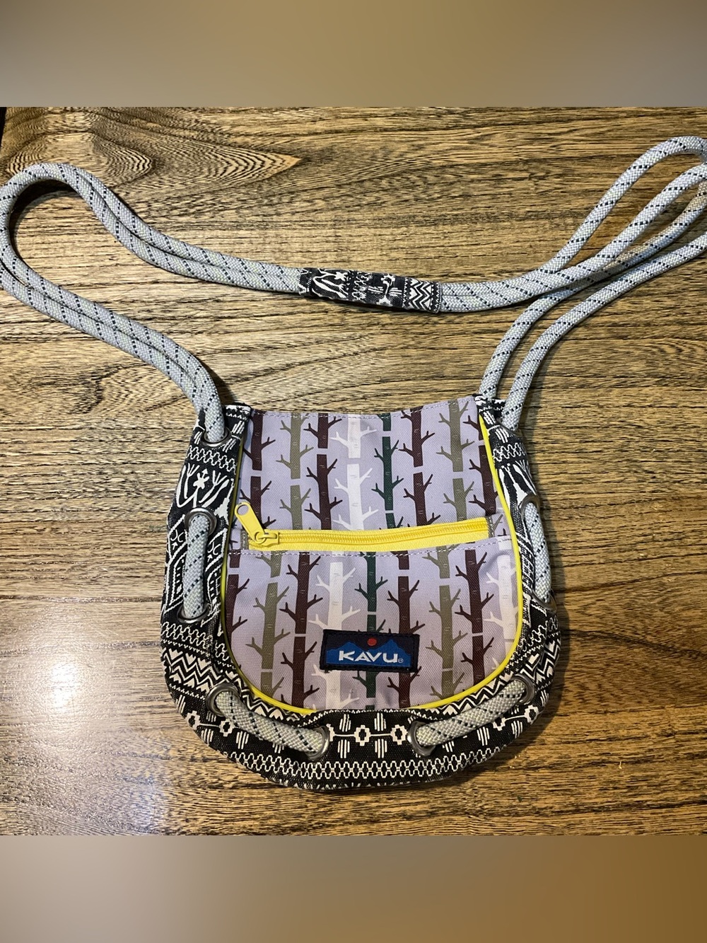KAVU Keepalong Crossbody Bag, multicolored, rare, EUC!